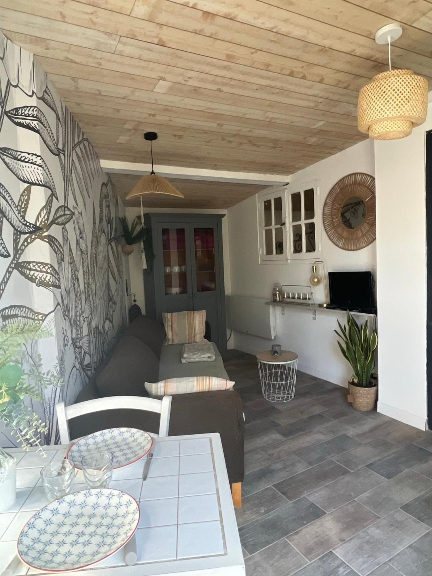 La Dependance 13d Rue Pasteur Appartement *